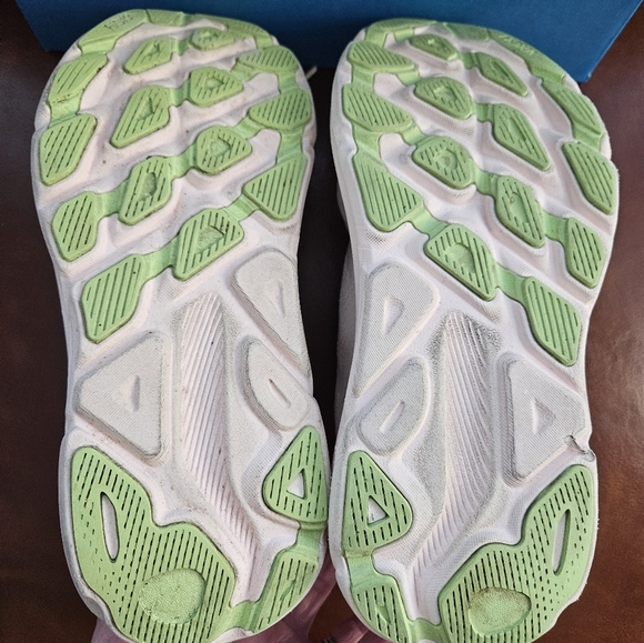 HOKA Clifton 9 size 7 womens - Picture 7 of 15